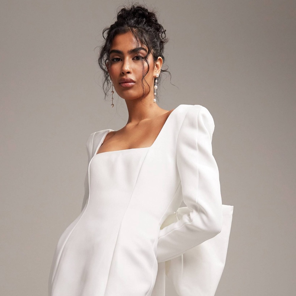 ASOS DESIGN Toby statement square neck and bow back wedding dress in ivory - Picture 4 of 6